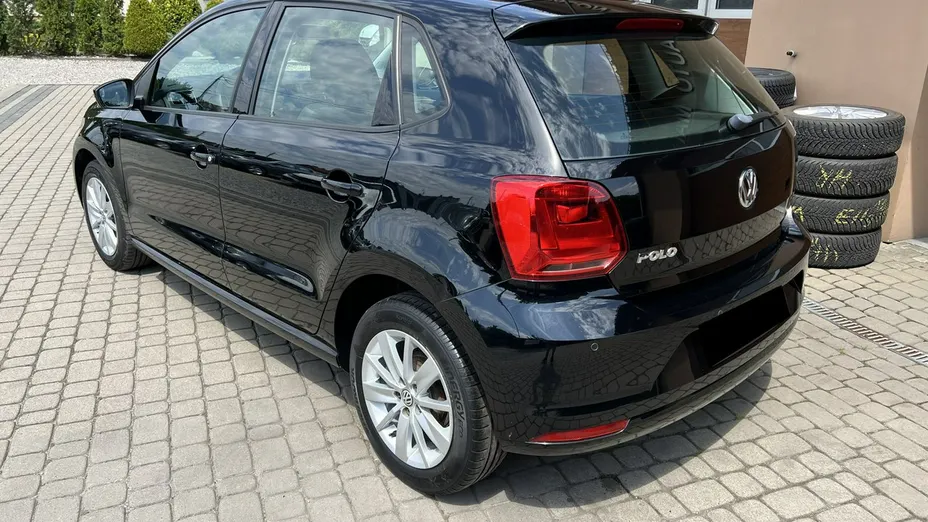VOLKSWAGEN Polo -