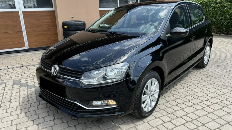 VOLKSWAGEN Polo -