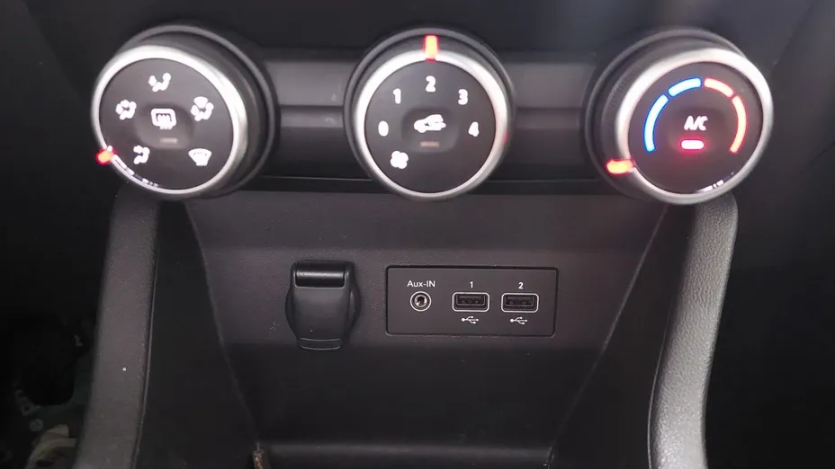 RENAULT Clio -
