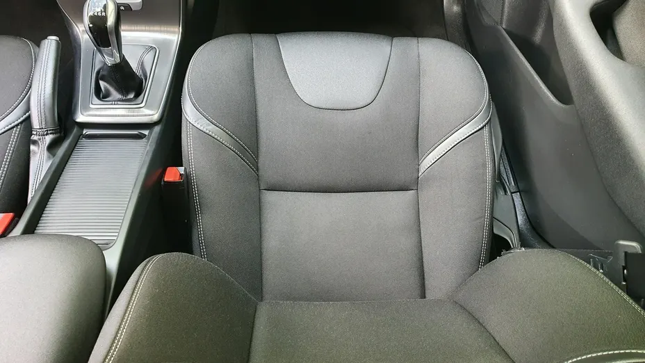 VOLVO V40 -