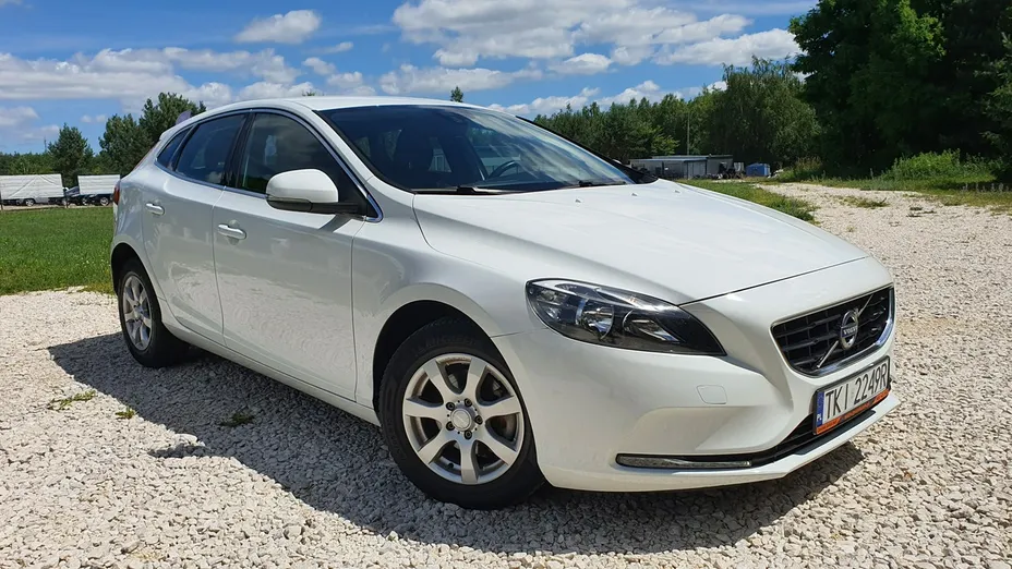 VOLVO V40 -
