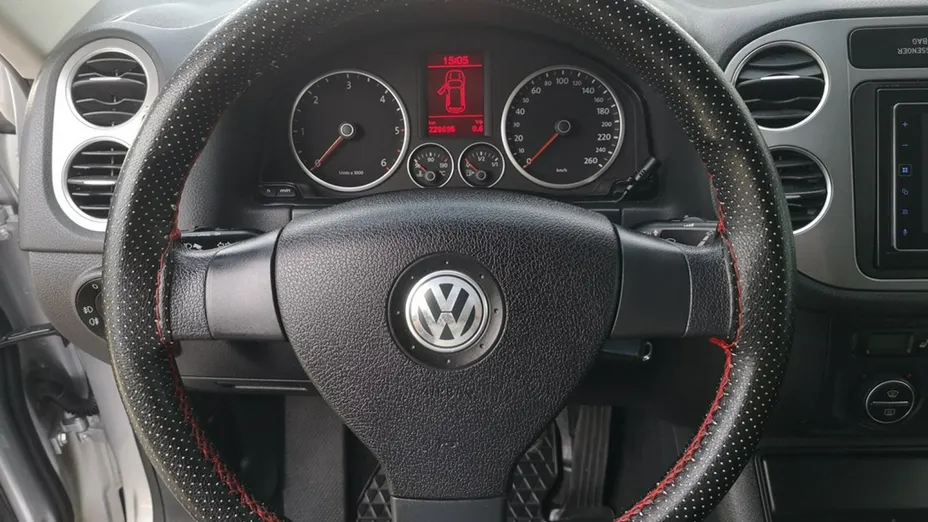 VOLKSWAGEN Tiguan -