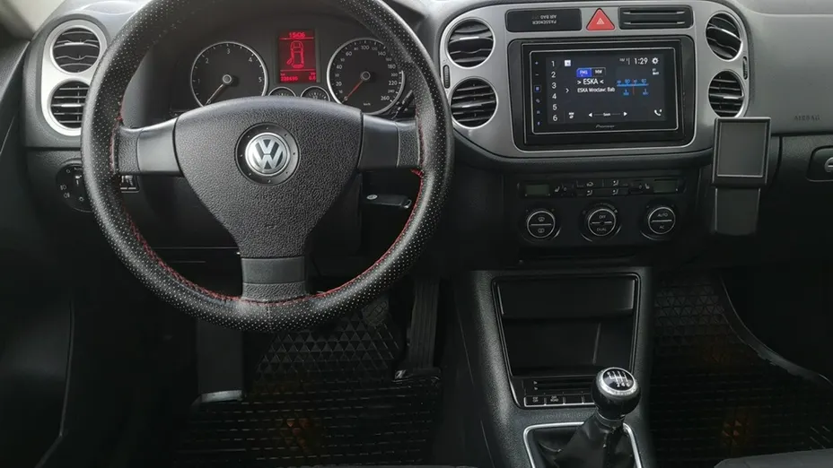 VOLKSWAGEN Tiguan -