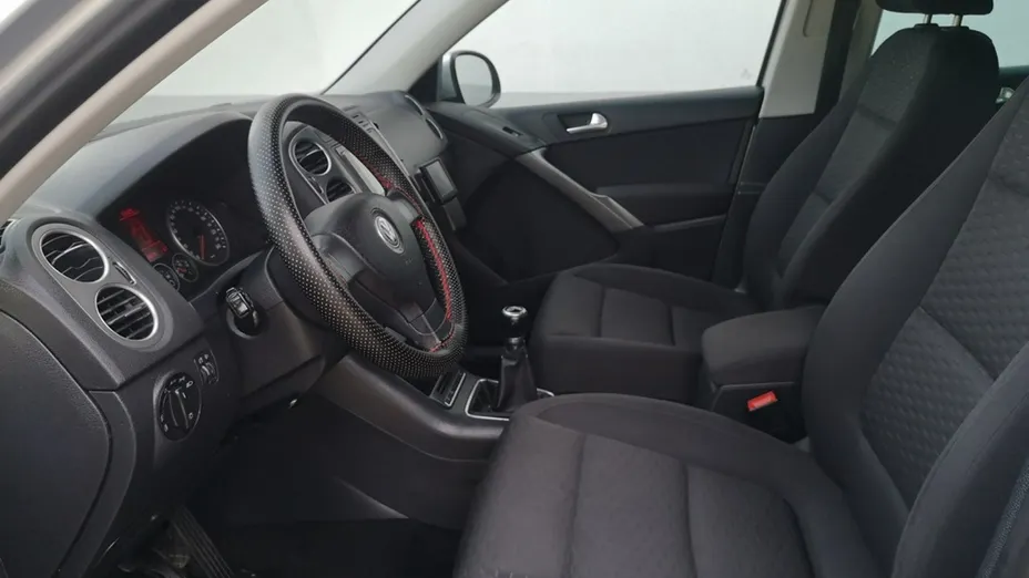 VOLKSWAGEN Tiguan -