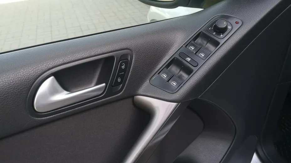 VOLKSWAGEN Tiguan -