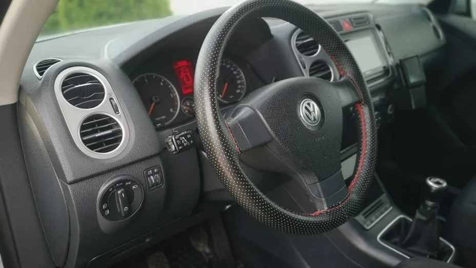 VOLKSWAGEN Tiguan -