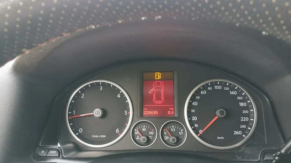 VOLKSWAGEN Tiguan -