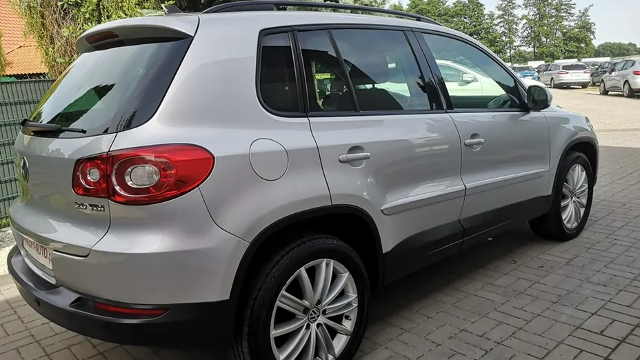 VOLKSWAGEN Tiguan -