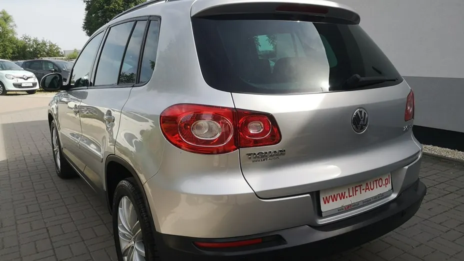 VOLKSWAGEN Tiguan -