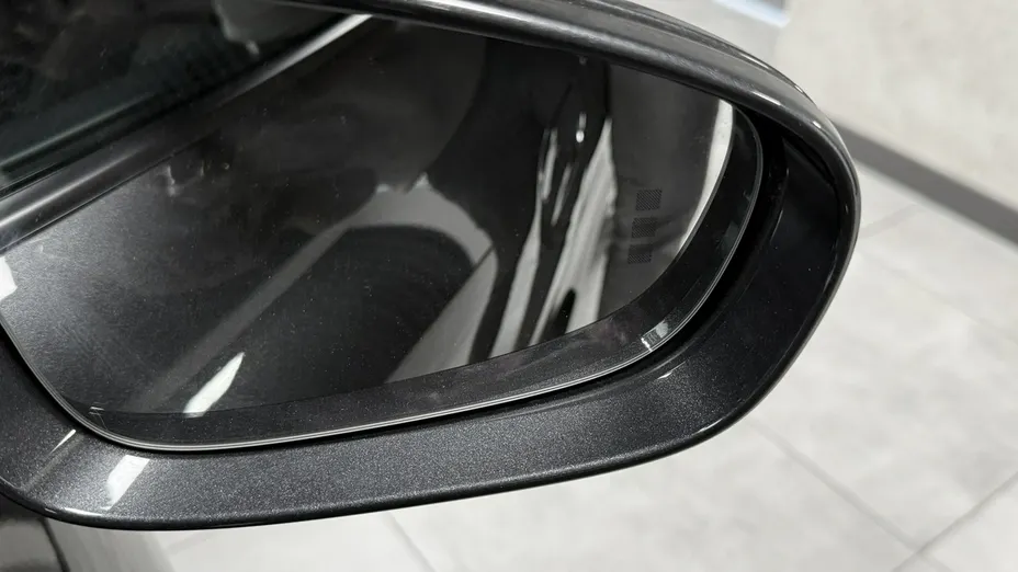 PORSCHE Taycan -