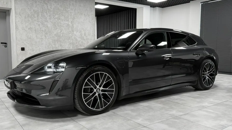PORSCHE Taycan -