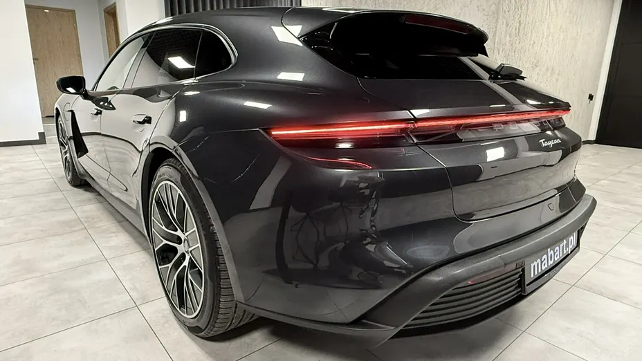 PORSCHE Taycan -