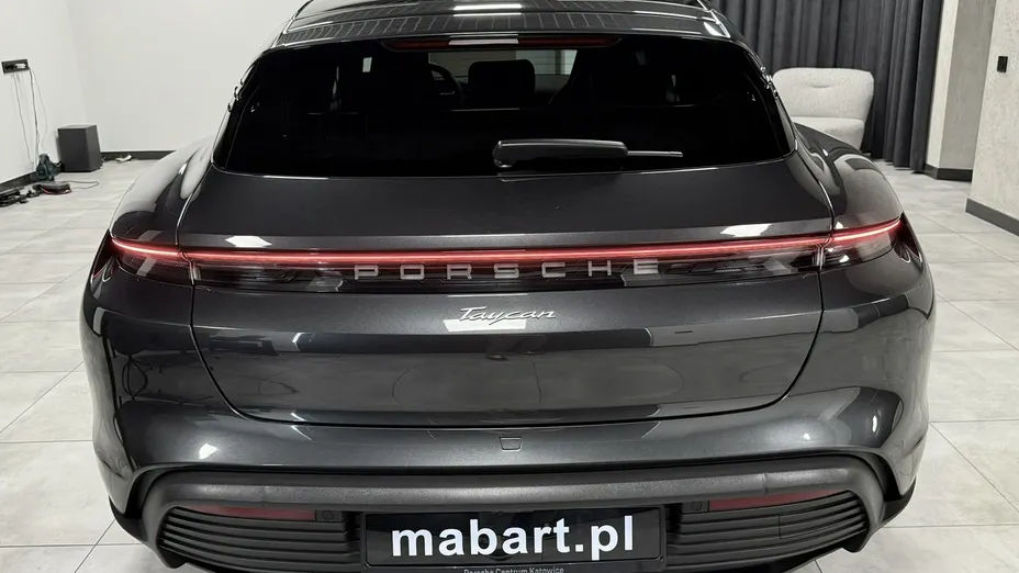 PORSCHE Taycan -