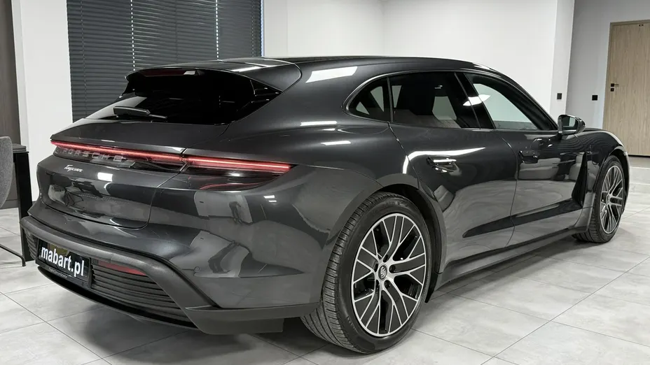 PORSCHE Taycan -