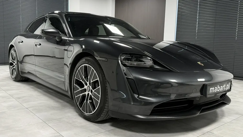 PORSCHE Taycan -
