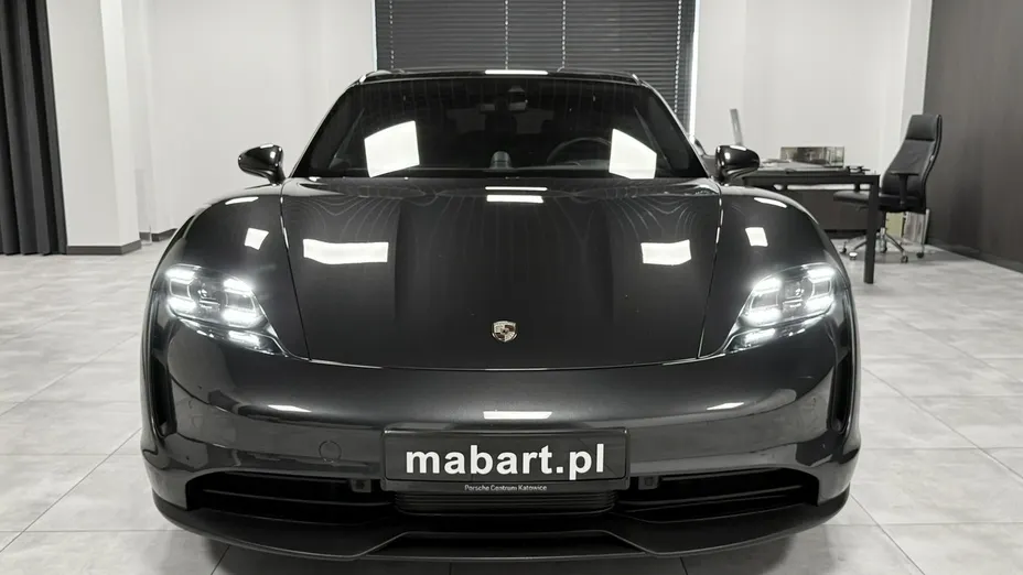 PORSCHE Taycan -