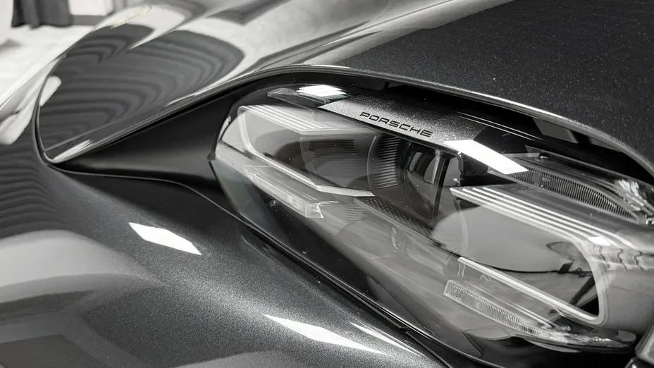 PORSCHE Taycan -