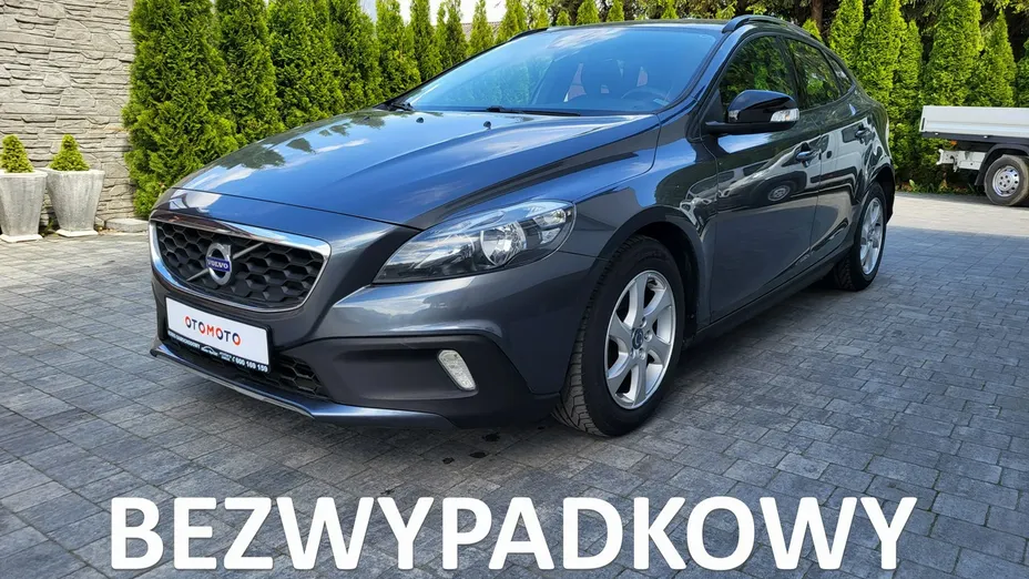 VOLVO V40 -