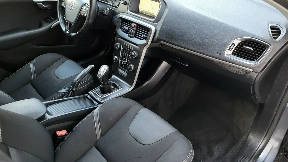VOLVO V40 -