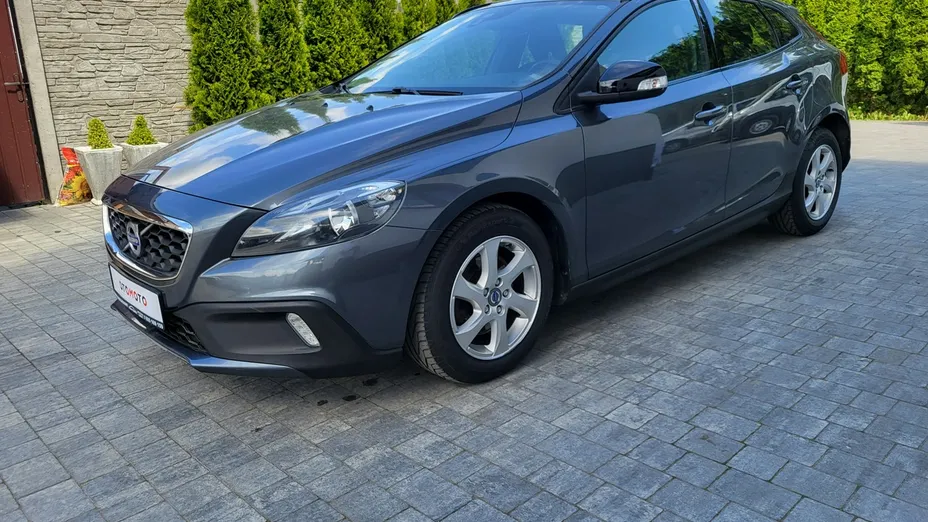 VOLVO V40 -