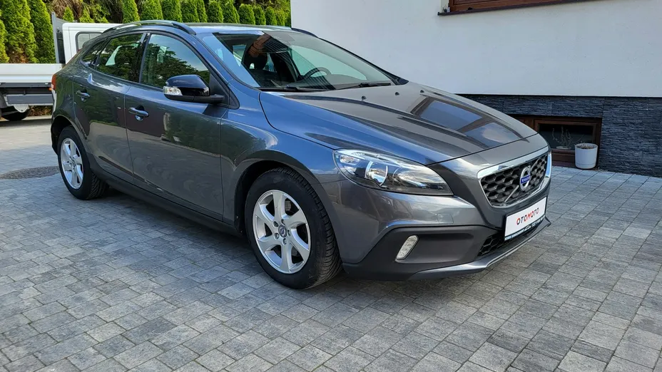 VOLVO V40 -