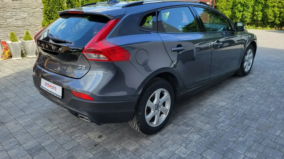 VOLVO V40 -