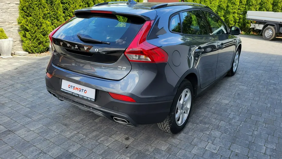 VOLVO V40 -