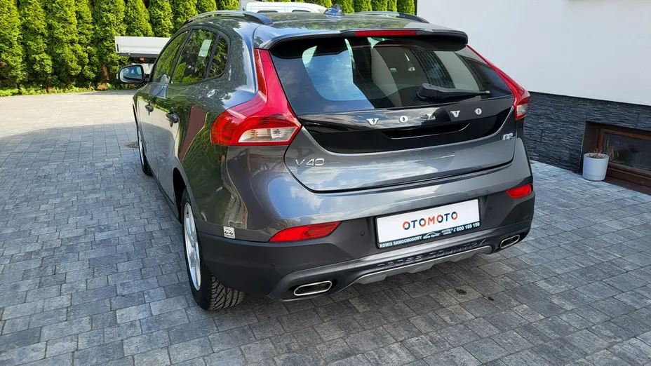 VOLVO V40 -