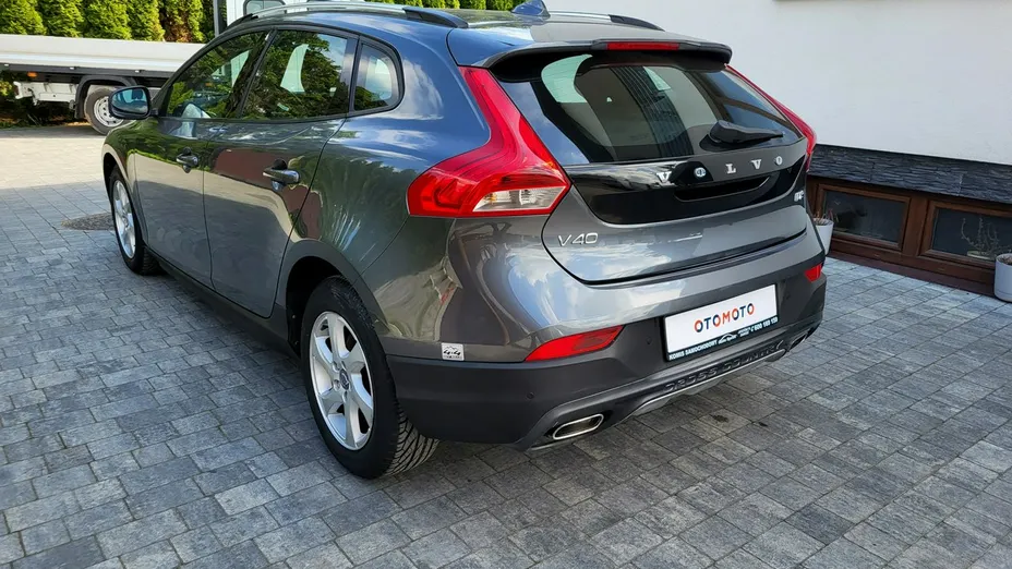 VOLVO V40 -