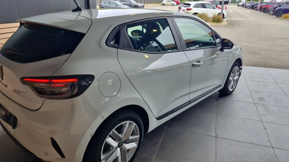 RENAULT Clio -