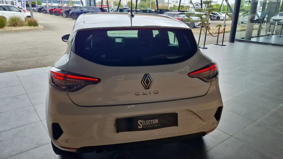 RENAULT Clio -