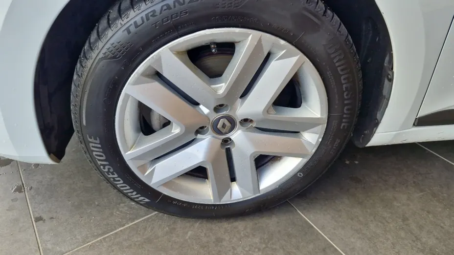 RENAULT Clio -