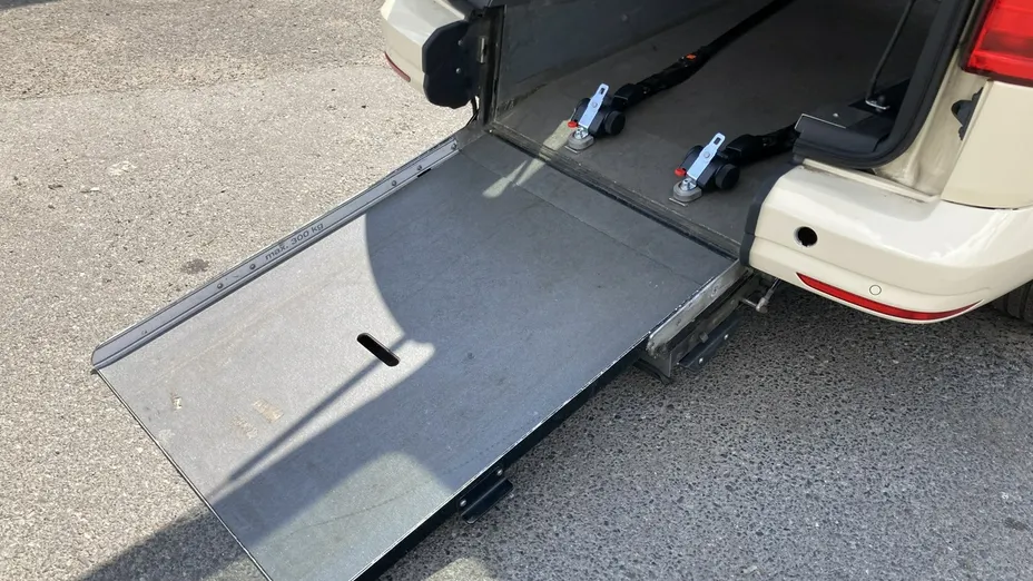 VOLKSWAGEN Caddy -
