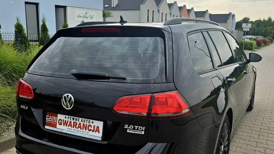 VOLKSWAGEN Golf -