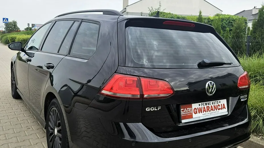VOLKSWAGEN Golf -