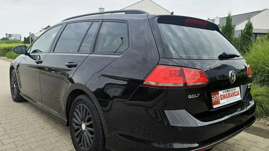 VOLKSWAGEN Golf -