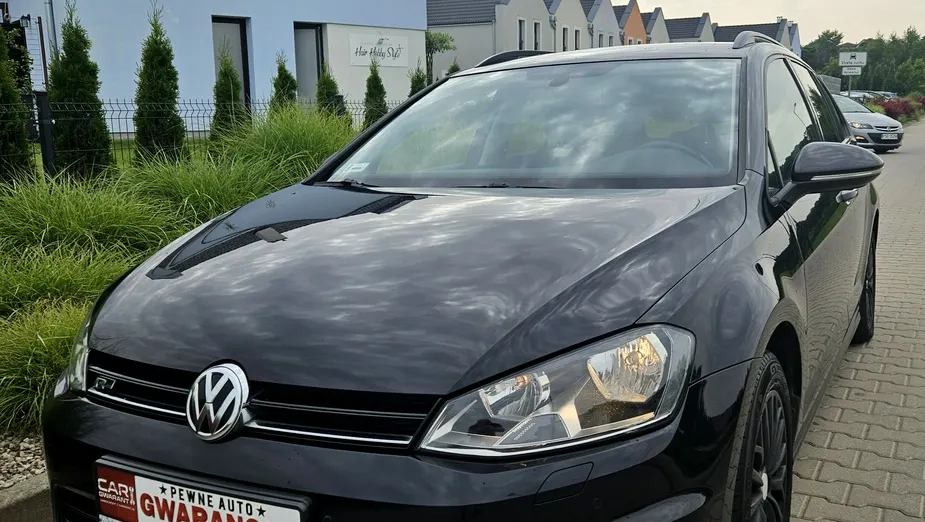 VOLKSWAGEN Golf -
