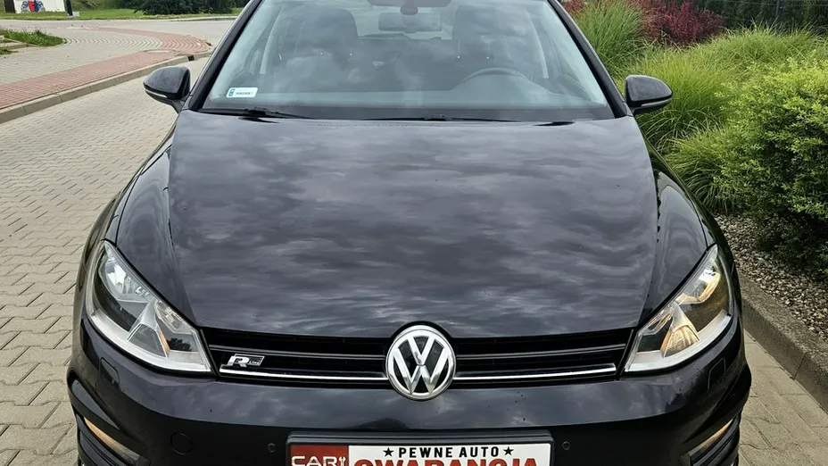 VOLKSWAGEN Golf -