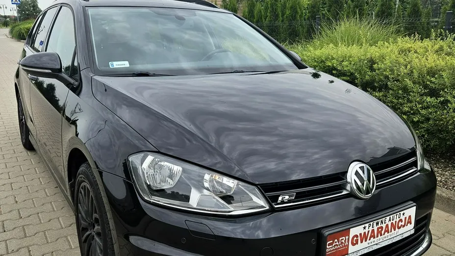 VOLKSWAGEN Golf -