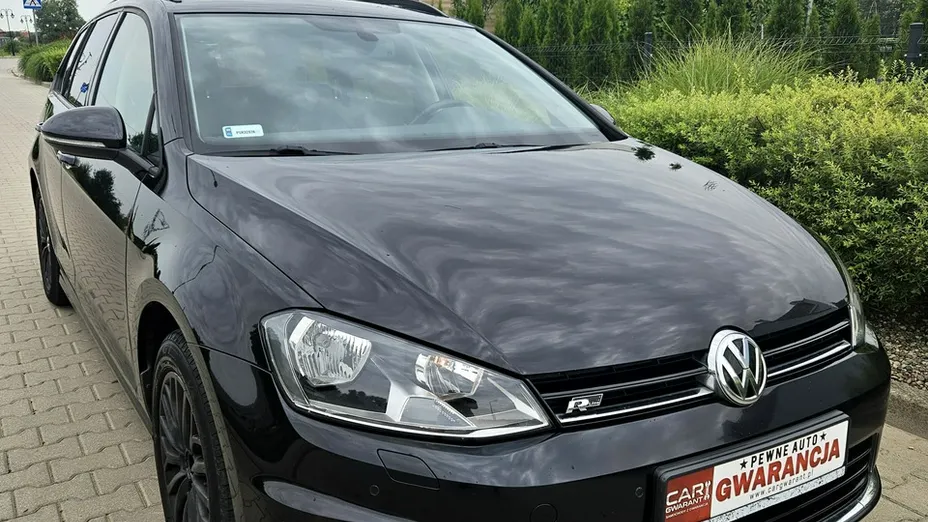 VOLKSWAGEN Golf -