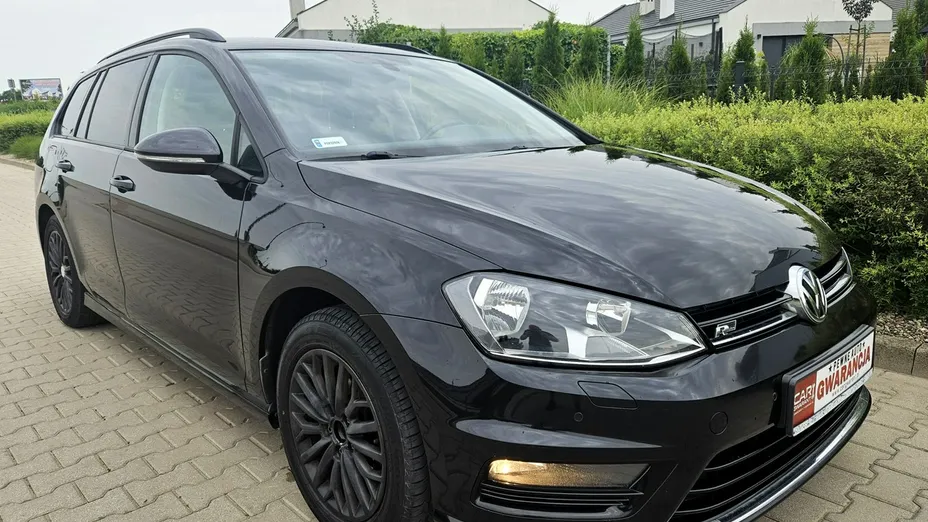 VOLKSWAGEN Golf -