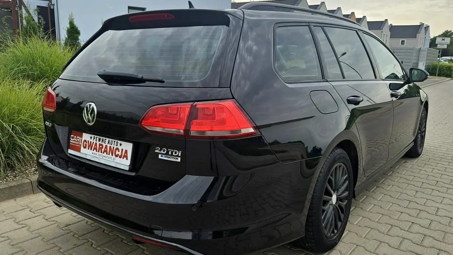 VOLKSWAGEN Golf -