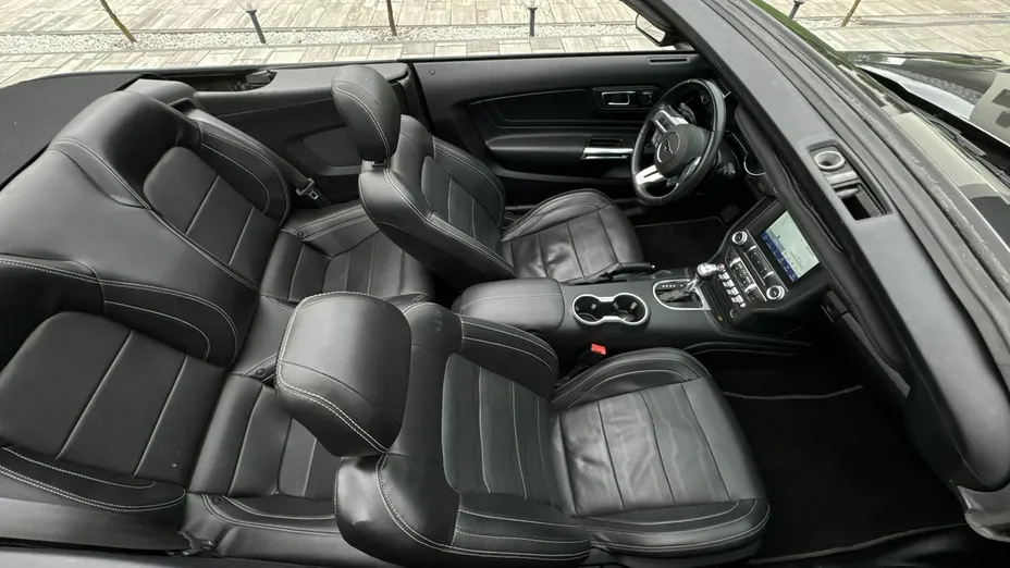 FORD Mustang -