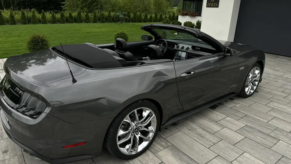 FORD Mustang -