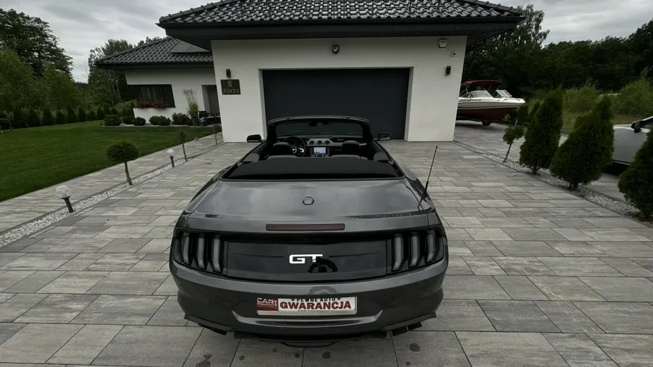FORD Mustang -