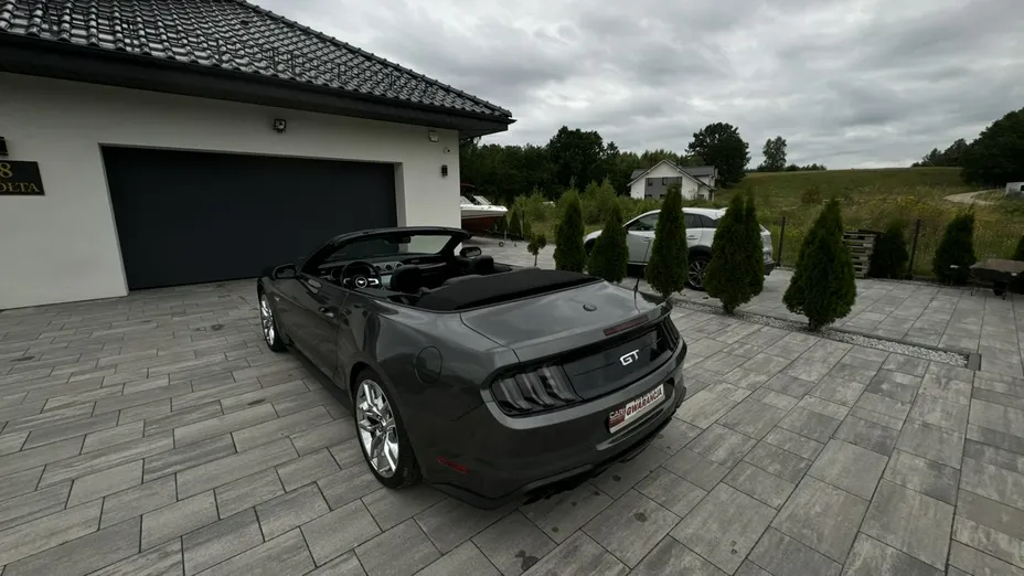 FORD Mustang -