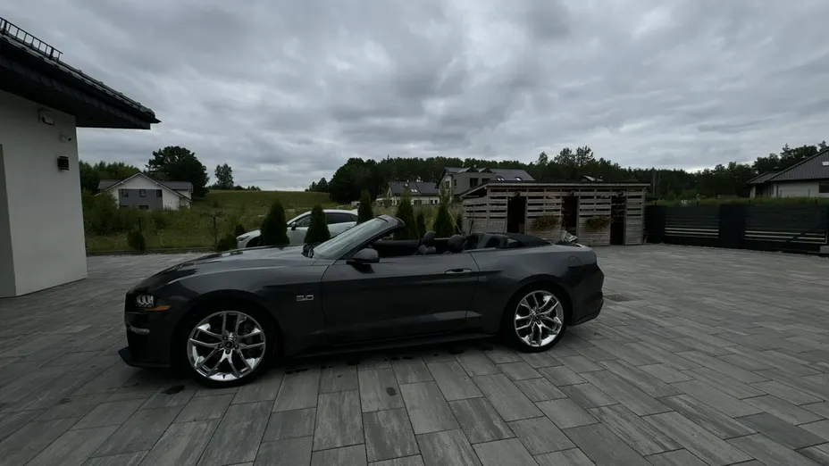 FORD Mustang -