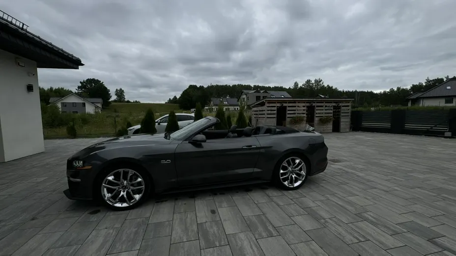 FORD Mustang -