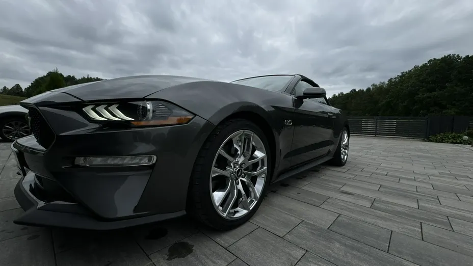 FORD Mustang -