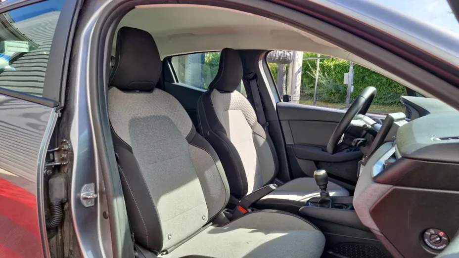 RENAULT Clio -